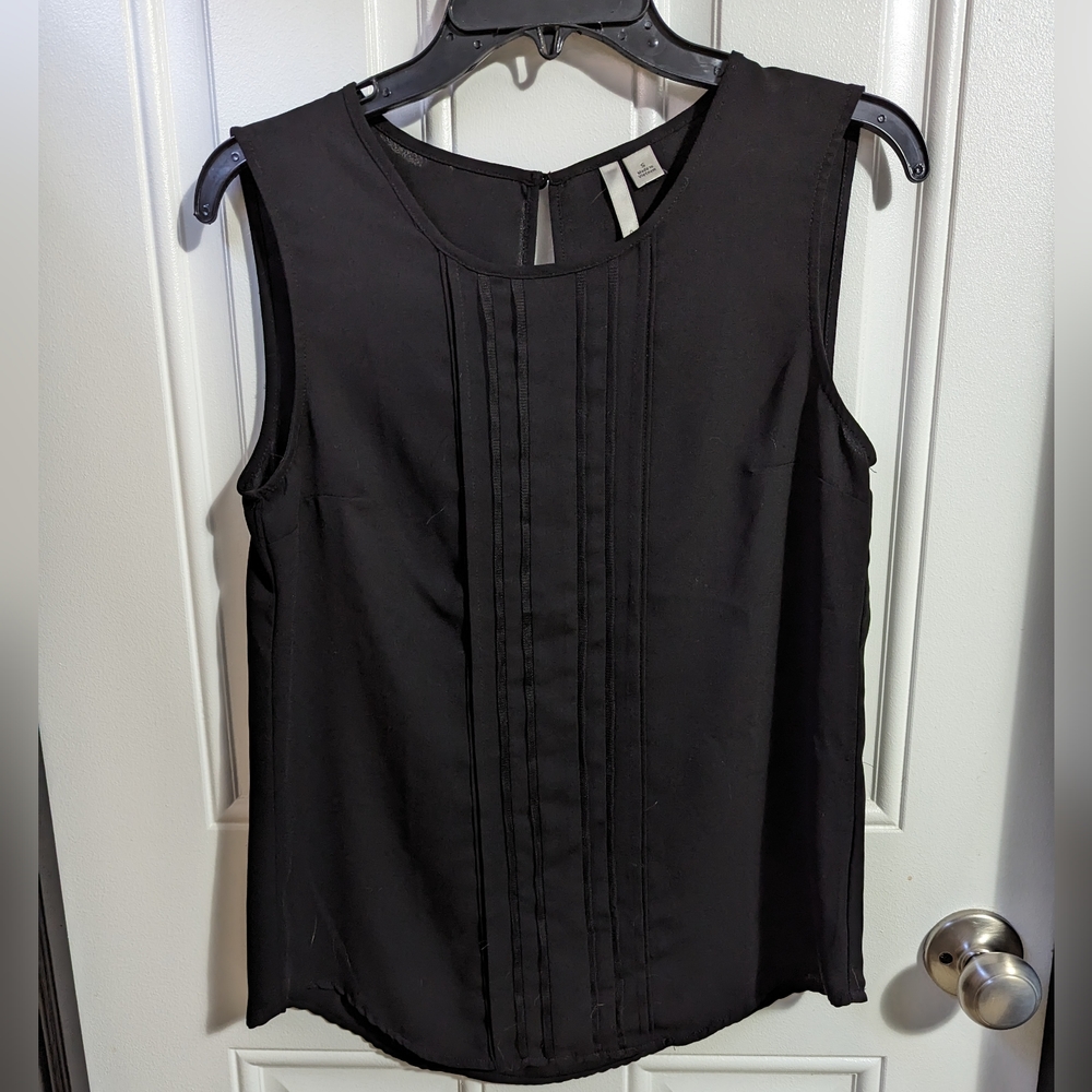 Black sleeveless women's bouse size small